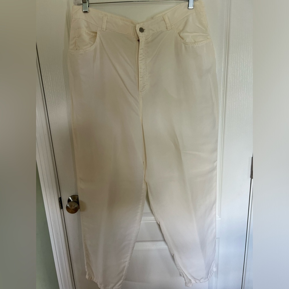 White lightweight pants 18W